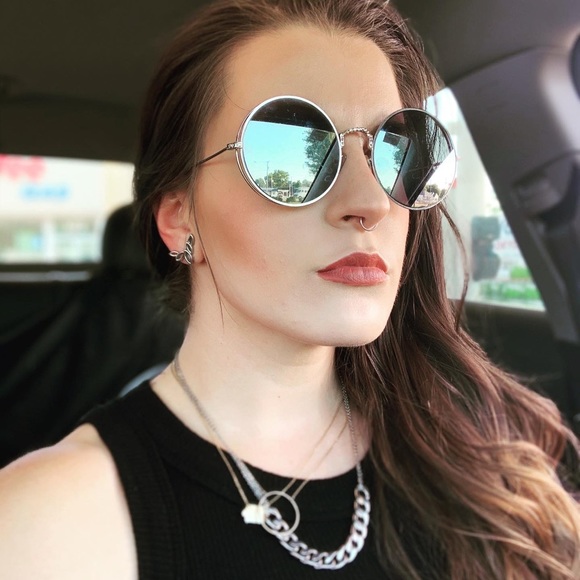 Meet the Posher - Picture 1 of 3